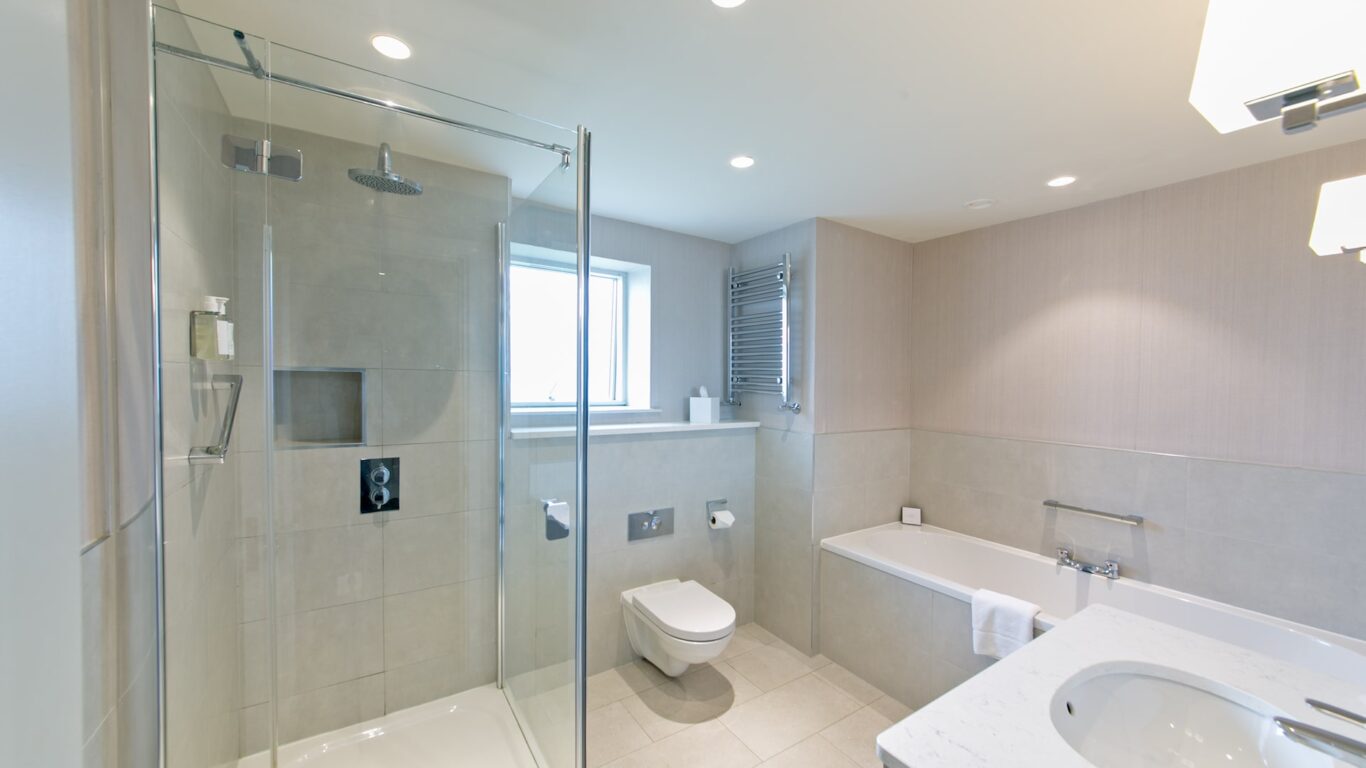 family-room-with-sea-and-golf-view-bathroom