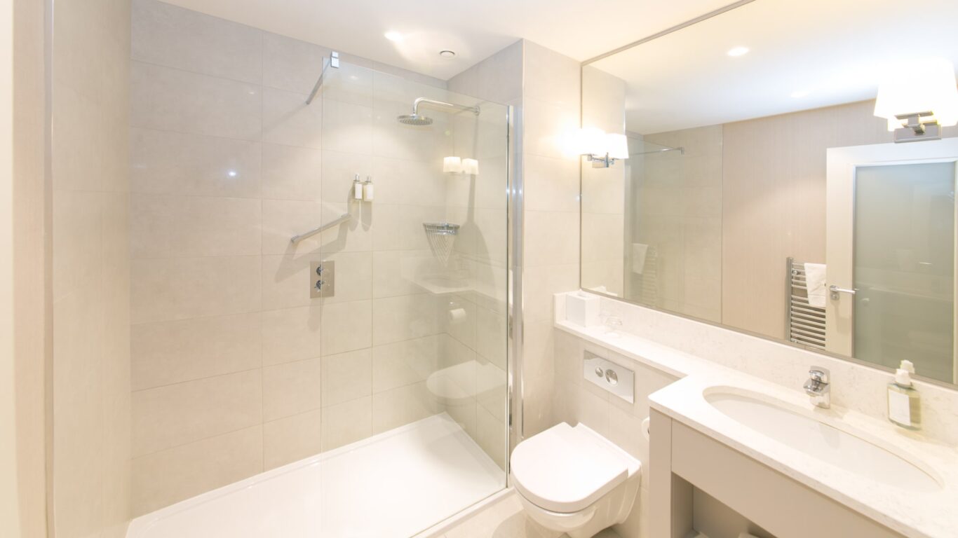 standard-garden-room-bathroom-